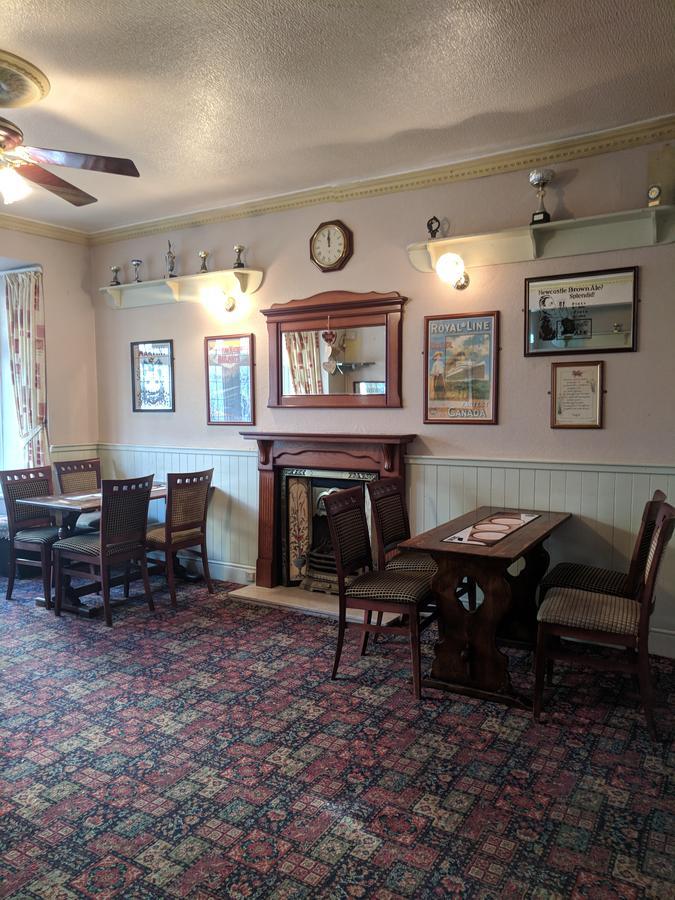 The Castle Hotel Lampeter Exterior foto